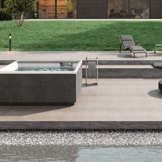 Novellini Divina XL auf Terrasse als Beispiel